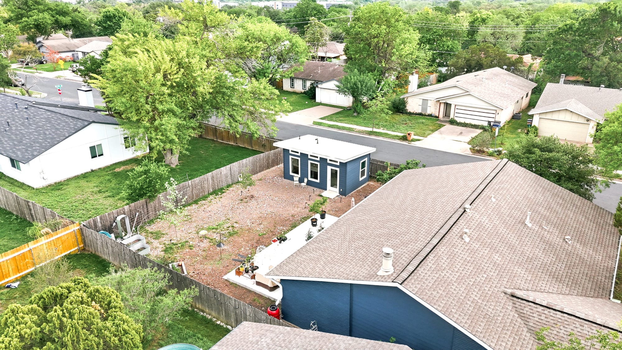 Aerial wide view of property and neighborhood