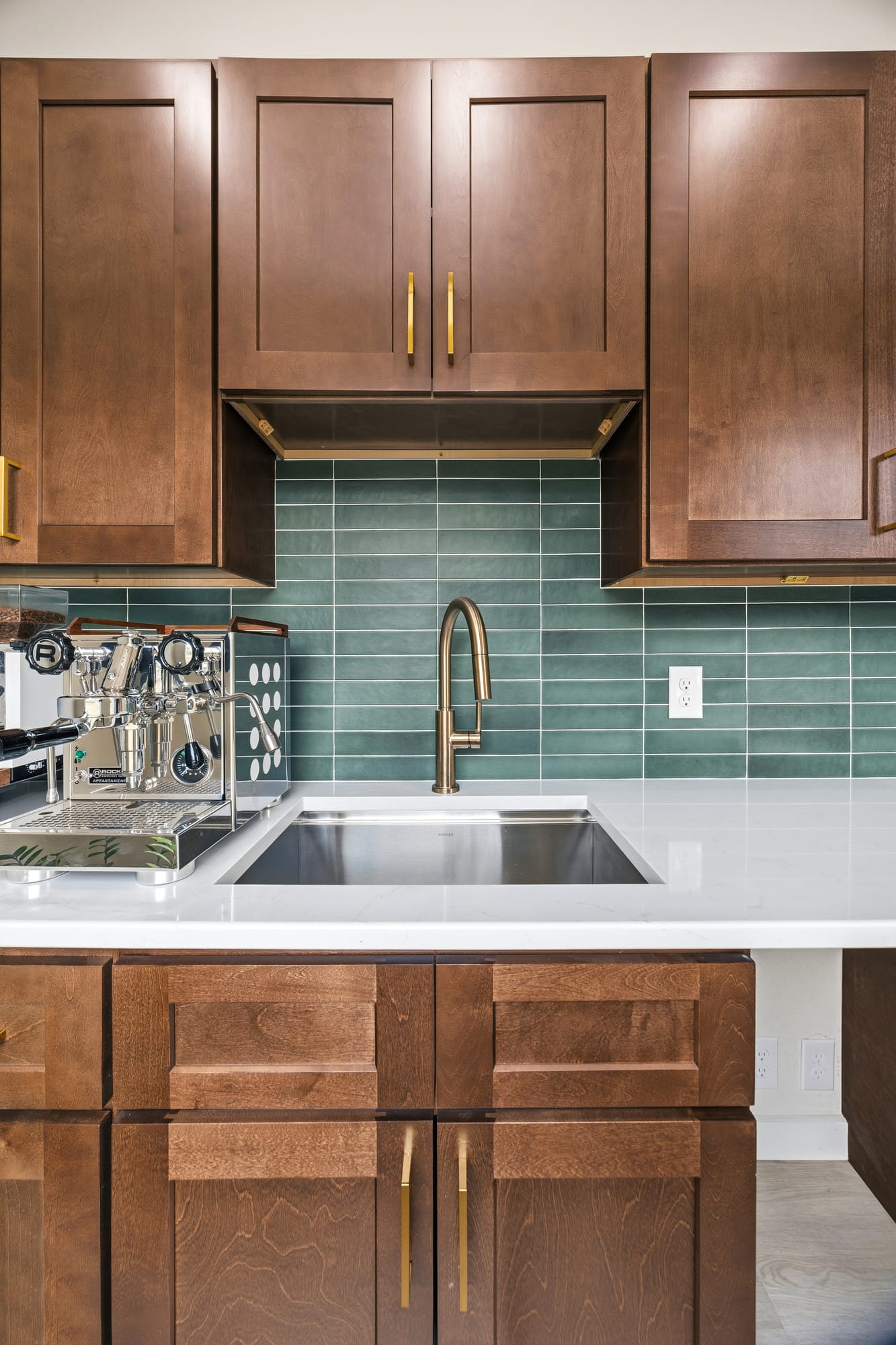 Kitchenette backsplash detail
