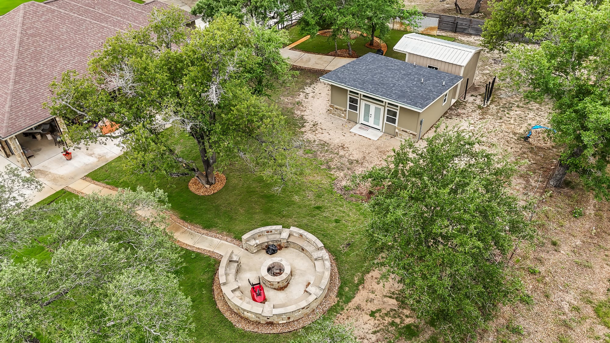 Aerial view of fire pit and yard