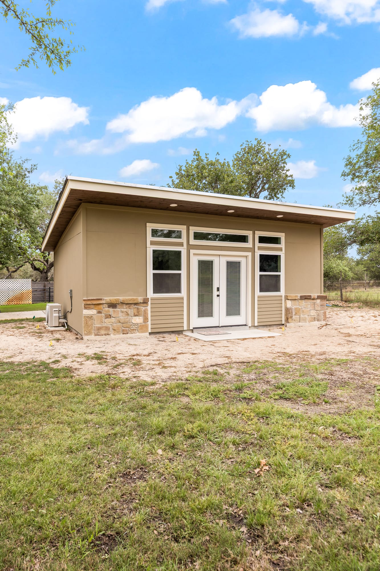 Exterior angle from the driveway