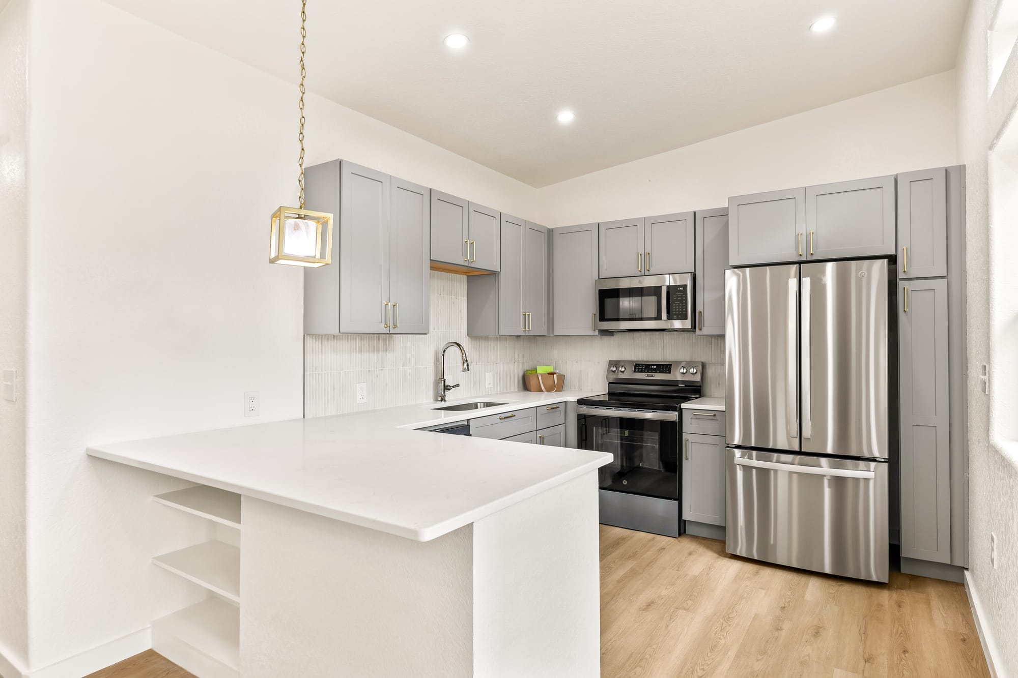 Kitchen appliances and range